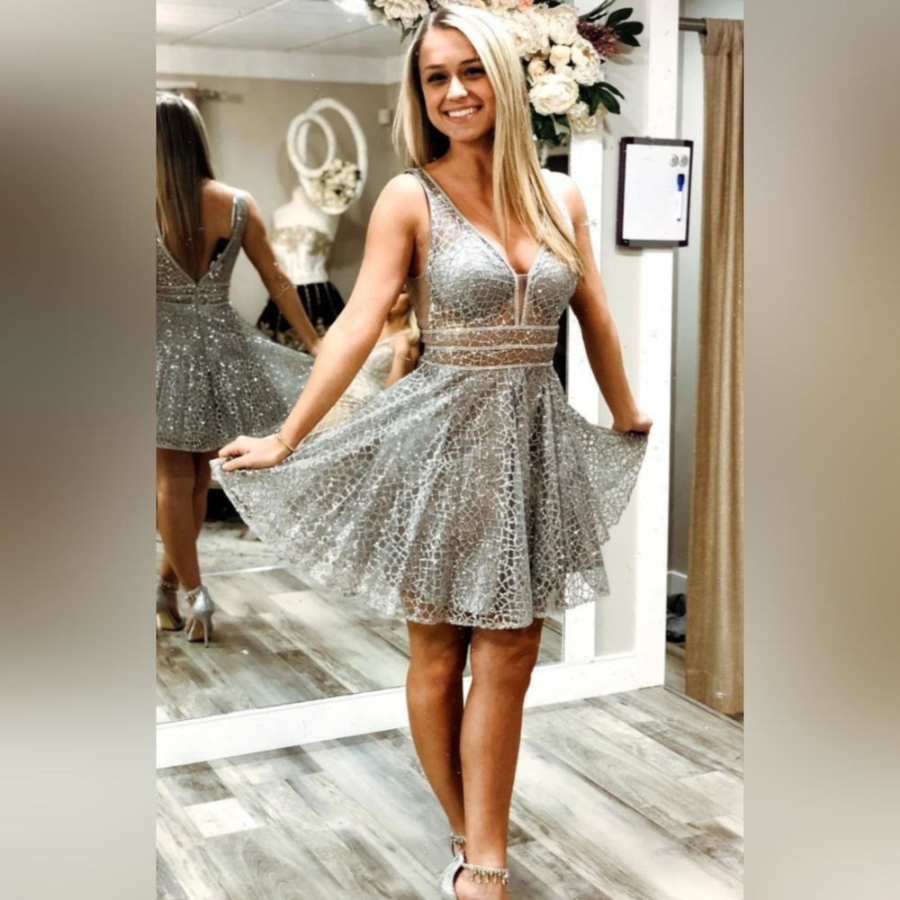 💎Fiesta Fashion Silver Sparkling V-Neck Dress – Size S – NWT 💎
